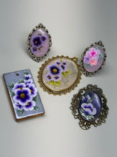 Load image into Gallery viewer, Creative Jewelry created by nail products at Nailcation in April 2026
