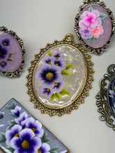 Load image into Gallery viewer, Creative Jewelry created by nail products at Nailcation in April 2026
